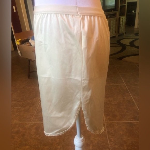 Vintage Vanity Fair Half Slip Candlelight Size Small - Picture 2 of 6